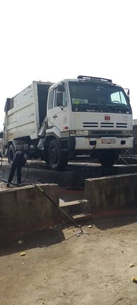 كابسة نيسان • شاحنة