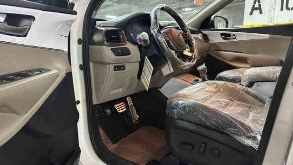 السلام عليكم  للبيع فقط 
الي يدور جديد اخت الزيرو فابلون الشركه بيه السياره مخزونه
كيا سورنتو موديل 2020 خليجي ستلام. شركه على يد وحده من الزيرو كفاله عامه والشخط والرصعه 
مكفوله من كلشي بشرط الفحص 
ماشيه32 كيلوحقيقي 

الموصفات 
⚜️صندوك كهرباء ⚡️ 
⚜️بصمه 4
⚜️بردات
⚜️ثلاث وضعيات قياده
⚜️كشنات جلد 
⚜️كراسي كهرباء
⚜️مانع نزلاق 
⚜️حساس امامي
⚜️حساس خلفي
⚜️كامره خلفيه دواره
⚜️شاحن لاسلكي 
⚜️شاشه 
⚜️▪️7راكب 
⚜️▫️ 6سلندر 
⚜️▪️ 3قطع تبريد
⚜️فول تحكم
⚜️كراسي جلد اوف وايت
⚜️سبير منزل
⚜️مري شفط
⚜️ويل كب 20كروم بلاد
العنوان بغداد العامريه 
السعر 278$$
اللاستفسار(‏‪***********‬‏) بغداد
