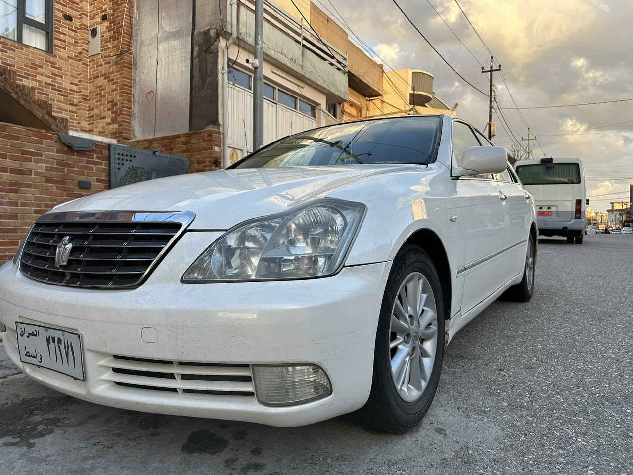 شاهینە بڕاوەی 2007 ناوزەردی ساج مەلەکی هەیکەلی ئەڵێی ساخە
بچوک بە گەورەی 3 دوگمەی پەردە بەسمە ڕەساسی فول ئاڵتونی بازاڕ سەقفی چاڵیشی پێوە نیە شوشەیی سەیارەکە هی ماڵی خۆمە بێ نوخسانی هەمووی مەزبوت کراوە تایەی لۆک گێڕو مەکینە بەشەرت هەموو گیانی بەشەرت
ژ.م(0773 804 0808)
