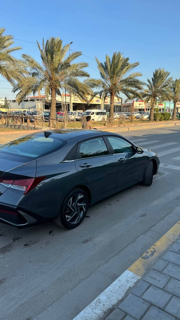 النترا 2025 ماشية 3 الاف ميل فقط دخول جديد 🇰🇷
ضرر موضح بالصور السياره كلها ليبل واحد بدون تبديل بدون صبغ فقط الدعاميه مبدله الباقي كفاله عامه من التبديل والصبغ وكفالة جميع الايرباكات 
الضرر ( تعديل الباب خلف الراكب الجهه اليمنه بارد وجاملغ جهة السايق تعديل بارد )
ماشية 3 الاف ميل ( اخت الزيرو ) 
السياره بدوووووووون رقمممممم تترقم جميع محافظات العراق عدا الاقليم 
 مواصفاتها 
- بصمة تشغيل ابواب وصندوك
- فتحة سقف ( سلايد روف ) 
- محرك 2000 Doch دوش بانزين
 - كاميرا 360 درجه 
- تبريد بيانو لمس 
-تبريد منفصل
- رادارات 360 درجة ( امامي جانبي خلفي ) 
- التحذير عند فتح الباب 
-رجاج ستيرن عند تحذير الرادار الامامي
- تحكم ستيرن 4 جهات 
- دشبول  4 وضعيات متغيره 
- 3 وضعيات قيادة  
- مثبت سرعة ذكي ( التحذير عند مغادرة المسار )
‏- Auto Hold التوقف لفترات قصيرة
- سايد بريك بصمة 
-شاشة بلازمة حجم كبير لمس تدعم نظام الابل كار بلي والاندرويد اوتو و خرائط GPS  
-شحن واير ليس 
-ويل كب ١٧  
-تشغيل عن بعُد 
-اضواء ترحيب عند الاقتراب 
- مازدات لد نهاري + زنون  
-لد خلفي
-نقط عمياء في المري الجانبية
-تدفئة بالكشنات
-لد متغير 7 الوان بالدشبول 
-كير اوتماتيك و S 
-تحديد مسار وقيادة ذاتية
- رادار امامي 
- مانع انزلاق 
- سياره بعد احلى من الصور

السعر 172$ 
-رقم الهاتف ⬇️
***********
 ‭***********‬
مكان السياره : بغداد الرصافه بغداد, العراق
