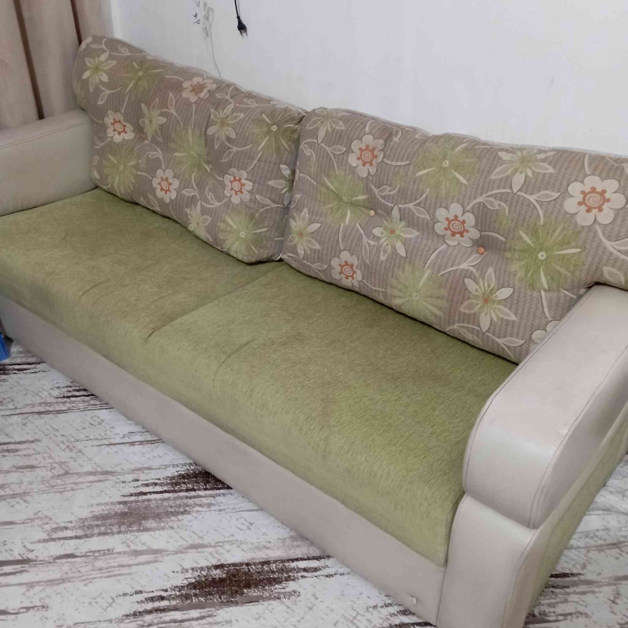 سلام عليكم تخم للبيع نضيف كلش عشر مقاعد مكاني حله حي جزائر هذا رقم للستفسار ***********
