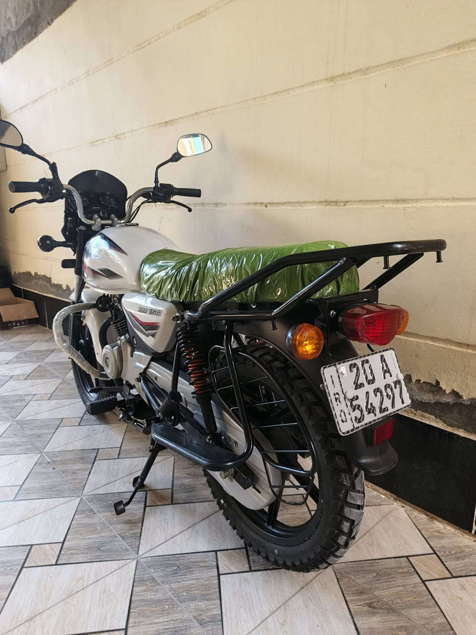 سلام عليكم دراجه بوكسر موديل 23 نازله بل 25 مرقم لوحه سنويه انكليزي ديالى تحويل ثاني يوم دراجه مكفوله كفاله عامه كير محرك مكفوله كهربايات كله شغال مكاني ديالى بعقوبه خرنابات شراي يتصل ويدلل ***********/***********
