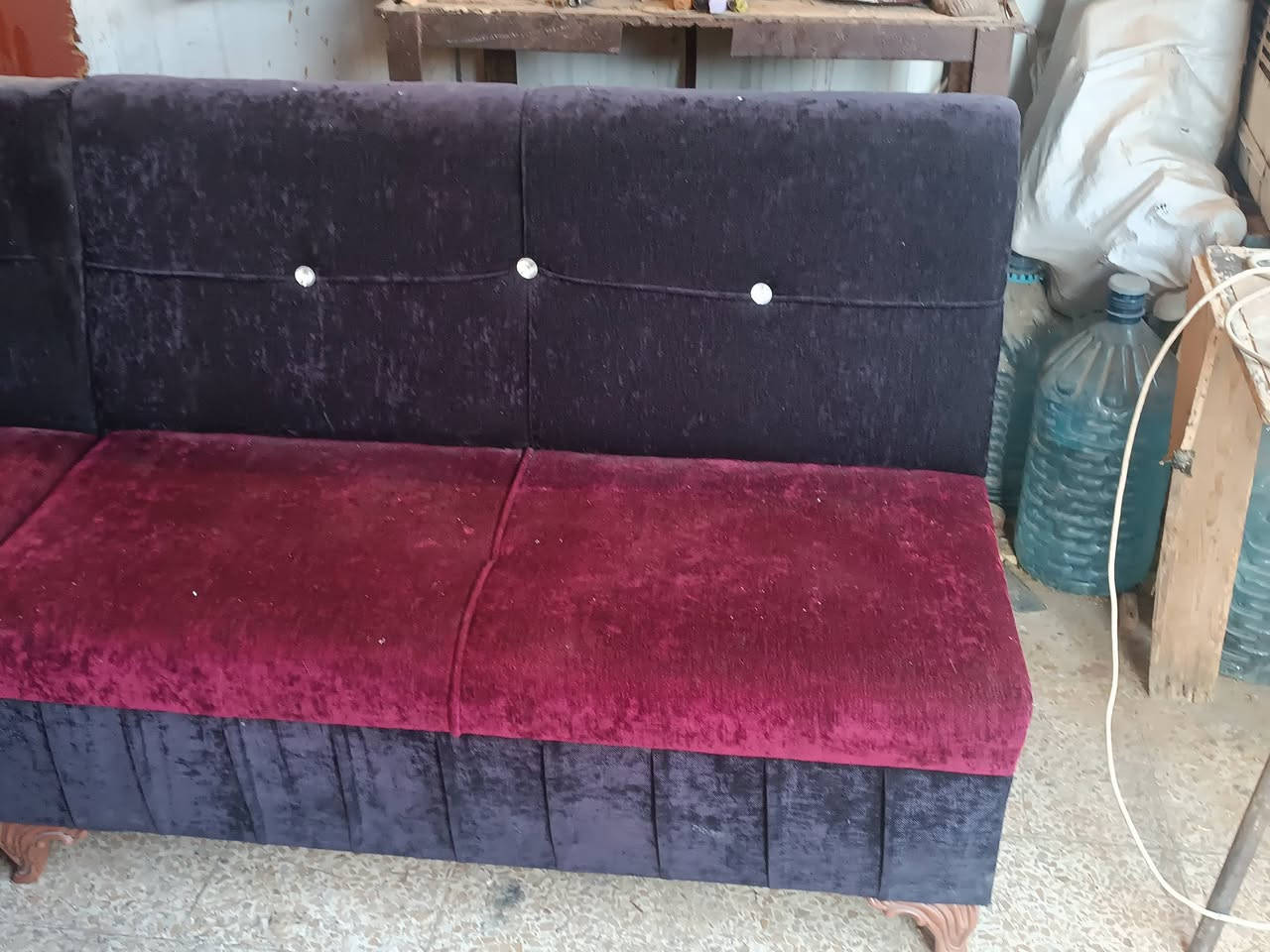 قنبات كوفي للبيع  👍🏻
السلام عليكم 
عدد 20 قطعه 10 خانت ✨
خشب عراقي جيد جدا مستعمل ثقيل 🔨
اقماش اسود واحمر مستعمل بس نضيف مبين بل فيديو 
اسفنج جيد جدا 
فصال حديث ❤️‍🔥
السعر قطعه الواحده 35 فقط
الاستفسار اتصال فقط على 
***********
*********** 
لدينا كافة انواع الفصالات حسب الطلب  بسعر مناسب
عنواني موصل جانب الايمن
