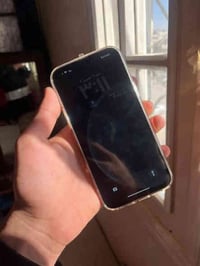 13 برو ماكس ذاكرة 256 ، بطارية 93%  فقط بي الكاميرا الخلفية ميشتغل الز...