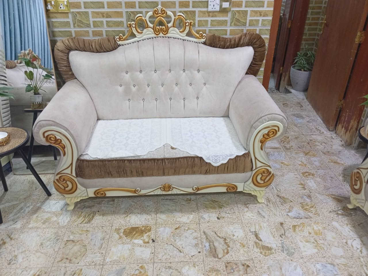 عشر مقاعد نظيف جدا تركي فصال شغل عراقي تسكام لونه اوف وايت نظافه ١٠٠ كوت ***********
