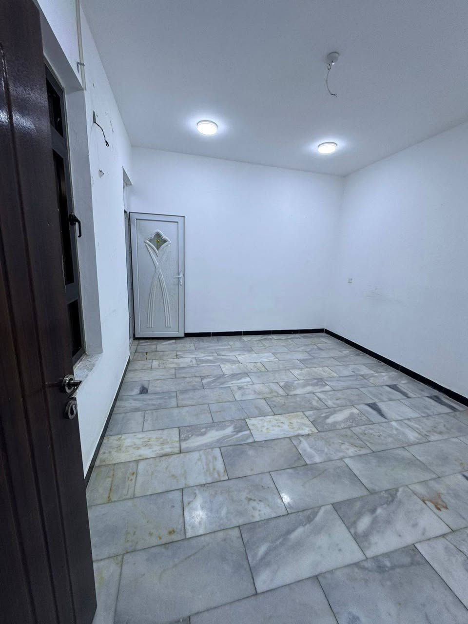 #للايجار___في___السيدية 🏡
بيت طابقين مساحة 90متر  زيرو مودرن 
يتكون من:. مدخلين
💠٣ غرف نوم نظام سويت
💠شارع عرض ٢٠ متر 
💠 صالة واسعة
💠 مطبخ 
💠 خدمات عدد ٤
💠بدل الايجار مليون وربع

موقع العقار السيدية مربع التصنيع    
————————————
📞للاستفسار:☎️ ***********

