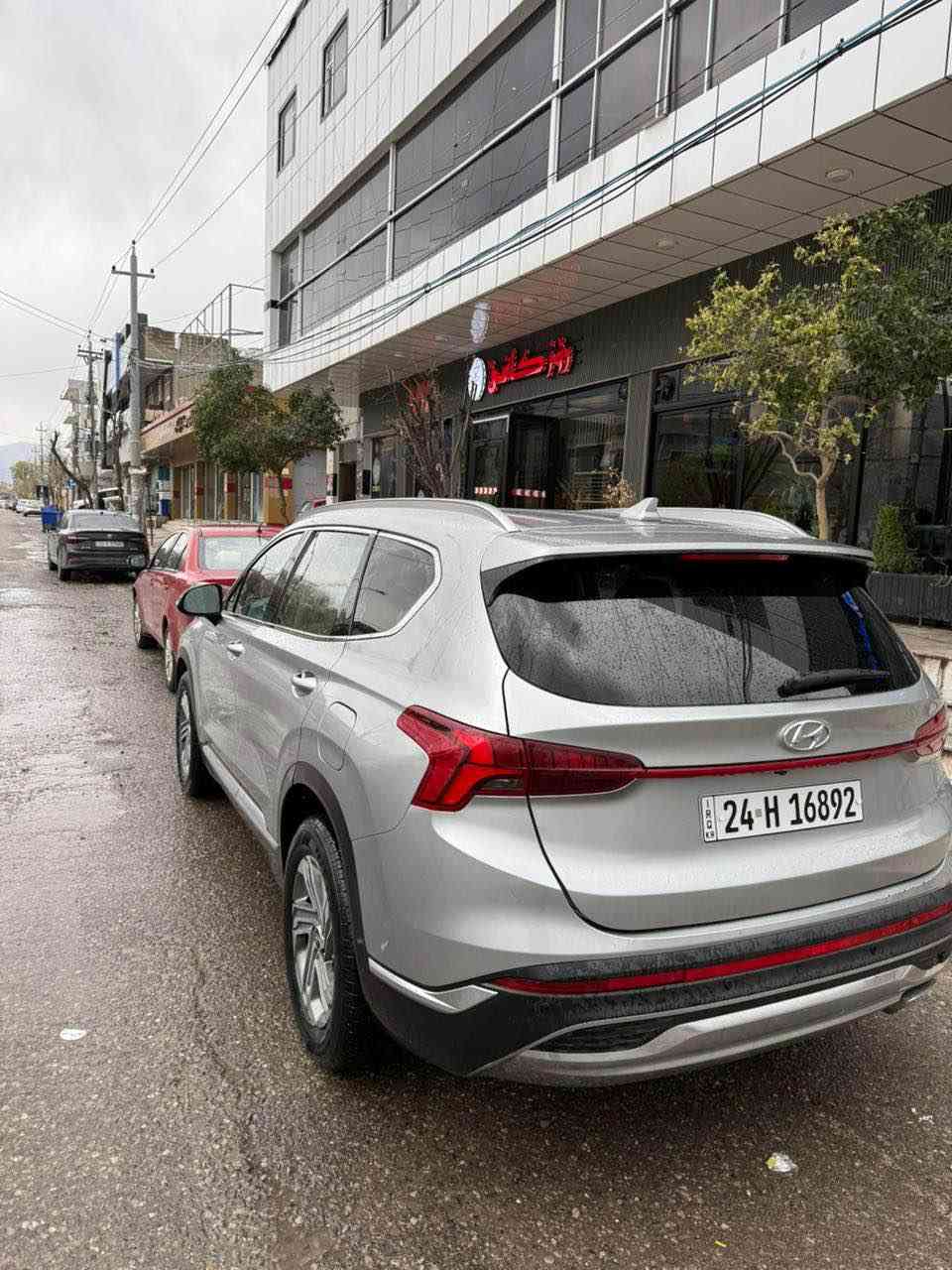 هۆندای سەنتافی ٢٠٢١ فول مواسەفات بەس پانۆراما نییە مەکینەی ٢٠  ە ٨٩ هەزار کم رۆشتووە جامنتای پشتەوەی بۆیاخە بێ ئێرباگ و ناووە  پەلە کارتەکی هەیە و لەگەل پیدیارێکی بچوک گێر و مەکینەو تەقەو رەقەی بەشەرت  هیچی نەکراوەتەوە نرخی ١٩٥ وەرەقەو کەمێک مەجال سەنەوی تا ٢٠٣٠ نوێیە سەنەو پلاستیکە 
*********** سوران, أربيل
