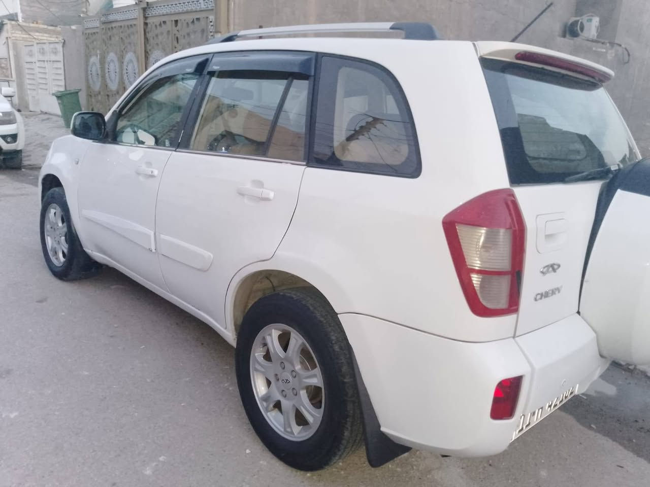 السلام عليكم
للبيع تيكو . موديل ٢٠١٣ . رقم بغداد انكليزي سنوية جديدة .
كير ومكينة مكفولات بلاديات . . بيها بس الجاملغ  الأيسر فقط معمر   بيهة بارد  شوية  بدون حادث . تبريد شغال . شاشة أندرويد  والكفر مال الجنطة الداخلي  يرادلة تغير  
صدر نضيف . ما ناقصها شي . السعر التواصل علئ الرقم  
العنوان بغداد المحمودية  
*********** 
***********
