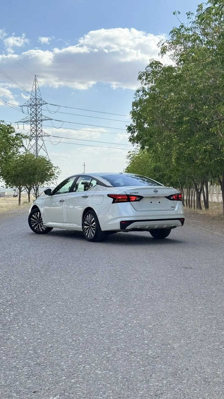 Nissan Altima SV 2025
.
ماشية 22 الف مایل 
.
سيارة بس بنيد صبغ و بي شوية بارد ، سونار موجود، رقم شاصي:
1N4BL4DV6SN302353
.
سعر ١٥٧ 💥ورقة و بي مجال بسيط .
.
***********
