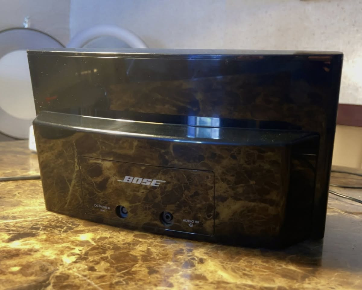 من رخصة الادمن طلعلي هذا سبيكر bose sounddock ll نسخة الاحدث هذا مو القديم بحياتي مطالعلي بهيج نضافه لكن للأسف بدون شاحن للأمانه مفاحصه لان ماعندي شاحن العنده غراضه ويعرفله ينطيني سعر بالخاص توصيل موجود


**إذا كنت صاحب هذا الإعلان وتريد حذفه لأي سبب، رجاءا أرسل رسالة إلى الدعم الفني**