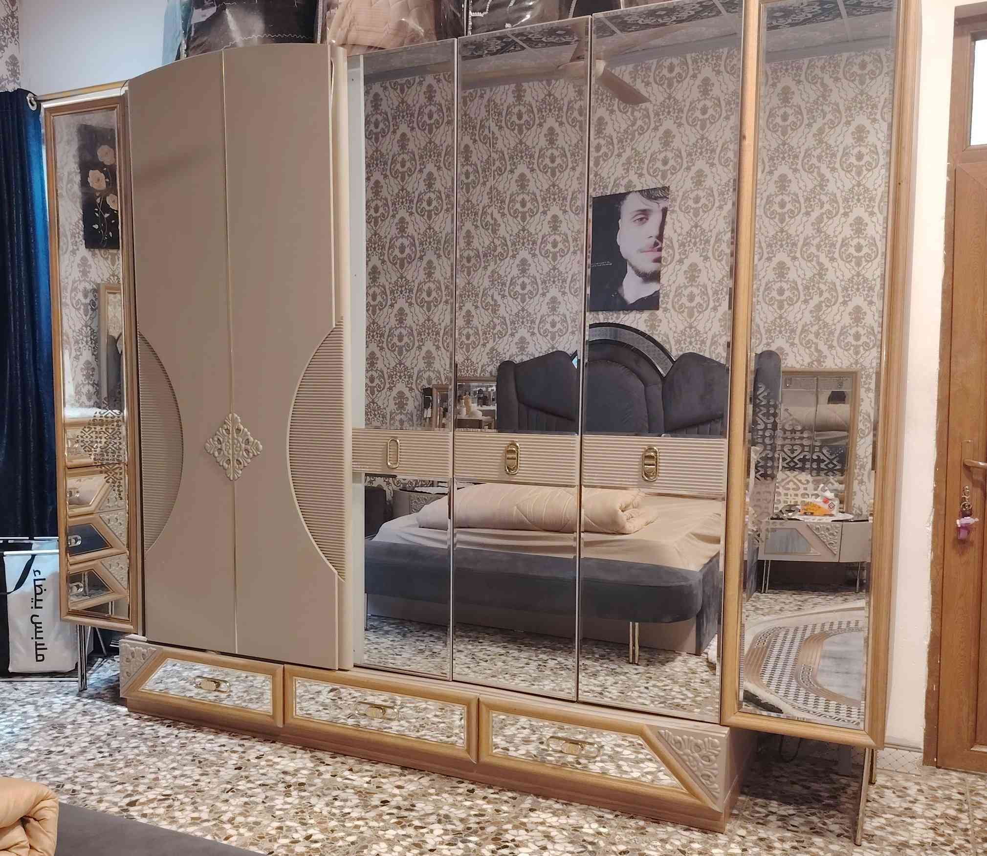 غرفة نوم للبيع نظيفه ٨ قطع ***********
