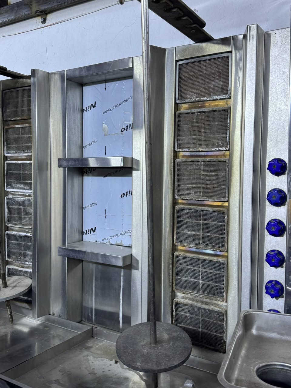 يتوفر اجهزة مطاعم شرقي وغربي مستخدم وجديد للاستفسار ***********
