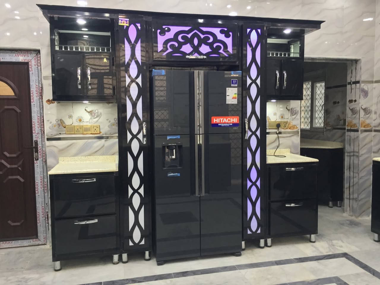 احدى اعمالنا السابقه بلون الاسود 
مع المرمر الصناعي كريمي ثقيل درجه اولى 
داخل خارج المنيوم محشه بلخشب للقوه والمتانه 
اسعرنا تنافسبه ثابته 
للاستفسار عن الاسعار مراسله الصفحه او الاتصال على رقم ***********
او مراسله على واتس اب
