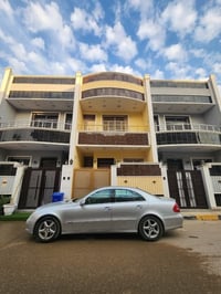 100 متر للبيع واجهه 5 نزال ٢٠ ٤ غرف نوم و٣ صحيات في الحريه حي السلام ا...