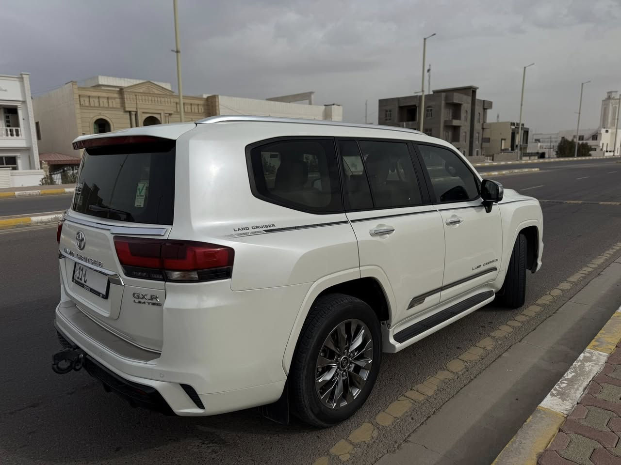 السلام عليكم
لاندكروزر 2024 GXR ساز لمتد محرك 4000 مغلفة PPF يم GMC ضمان ماشية 13 الف كفالة عامة اربع كامرات 360 رادار مري  كشنات كهرباء تبريد كشنات رقم بغداد بأسمي تحويل مباشر باقي مواصفات ساز معروفة limted
سعر السيارة 720/72000 للاستفسار ***********
