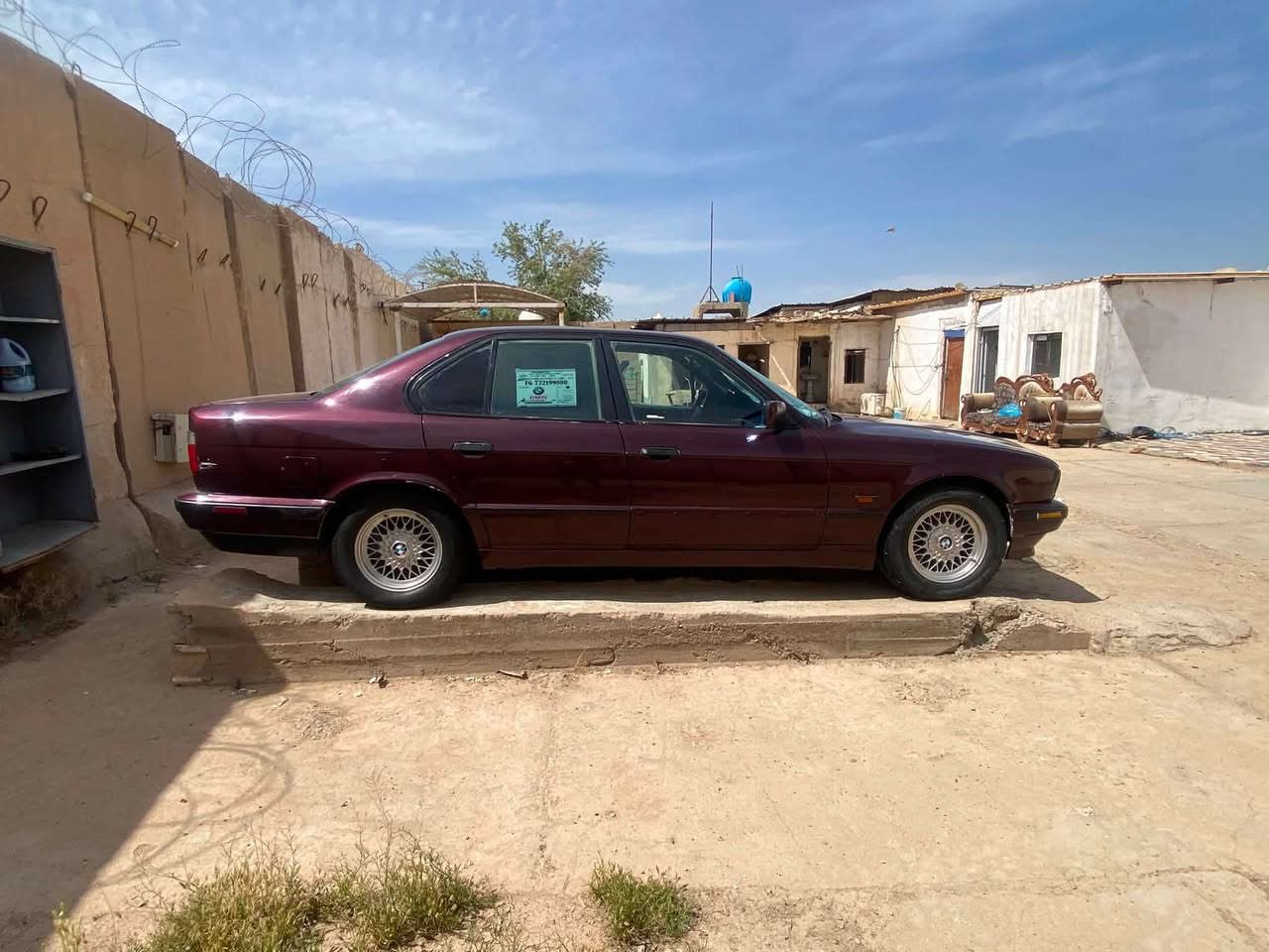 السلام عليكم
 525مسكر عدل موديل 1992 رقم 15انكليزي باسمي 
السيارة مكينة امبدل بيهة كازكيت وعندي الكير تروح الشارة مال نمر وتحرك ثالث واكو فيديو وهية تمشي 
سلايت 
تبريد ثلج 
مراوح كهربائية
غرفتهة 70 ./.
لون احمر خمري 
لايت زنون عالي ناصي اصلي 
صدر خلفي امامي جديد 
زوج تاير جديد 
جام 4كهربائي 
اي بي اس 
شاشة 
ويل خلية 
السيارة كاملة غير الكير 
للبيع او مراوس 
السعر 50 مكانهة بغداد المدائن 
***********
