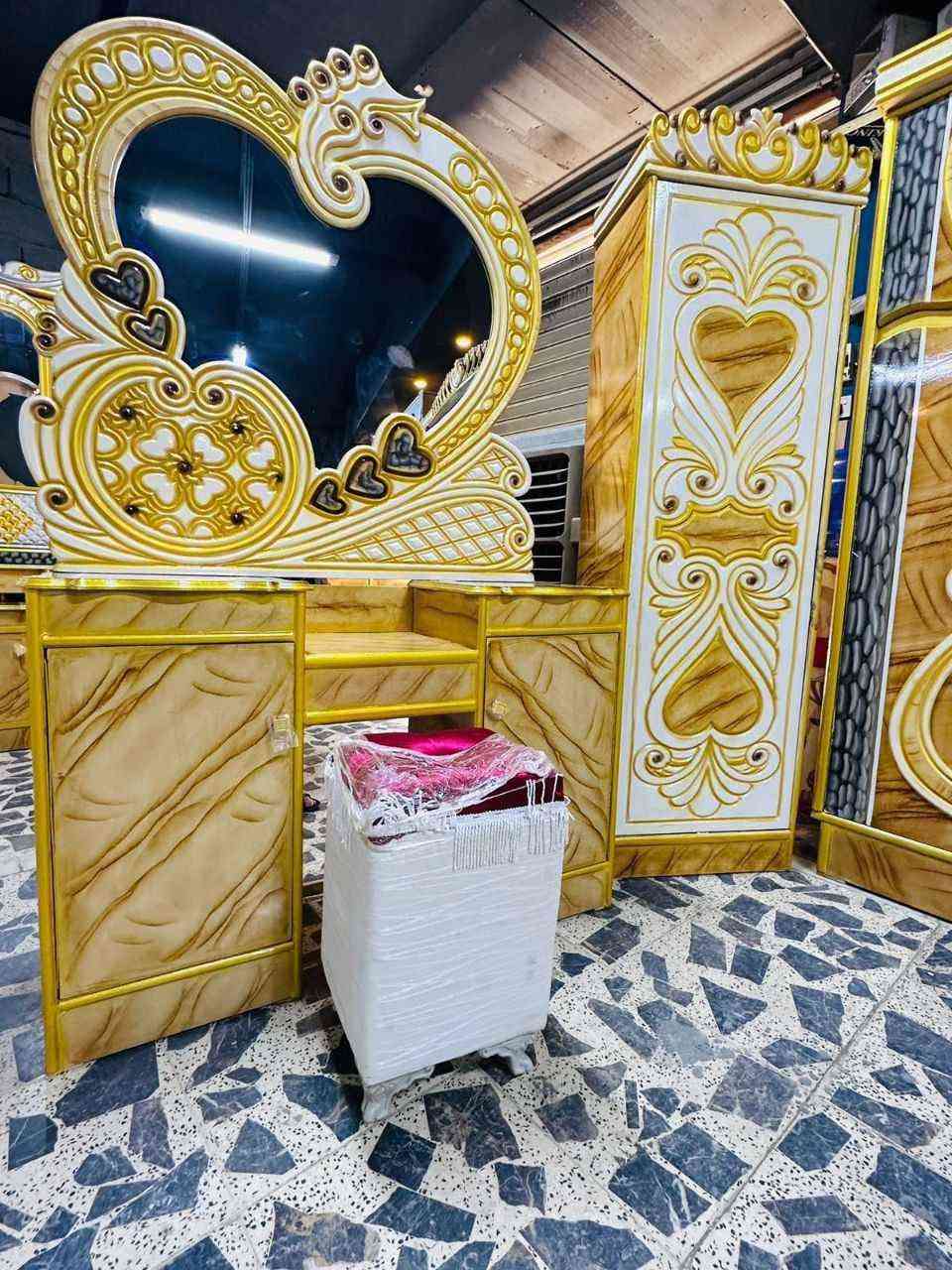السعر 990 الف 

غرف نجاره عراقيه 💯💯

تتكون من ٧ قطع 

عرض الكنتور 3 و20سم

ارتفاع الكنتور 2 و20سم

السرير بلوك ٦ ارجل

طول السرير 200 سم 

عرض السرير 160 سم 

الضهر شد براغي

الزاويه بارتفاع الكنتور 

الشازلون والطابوريه 75 الف  

الدوشك 160 الف  ضمان 5 سنوات ديوانية, القادسية


**إذا كنت صاحب هذا الإعلان وتريد حذفه لأي سبب، رجاءا أرسل رسالة إلى الدعم الفني**