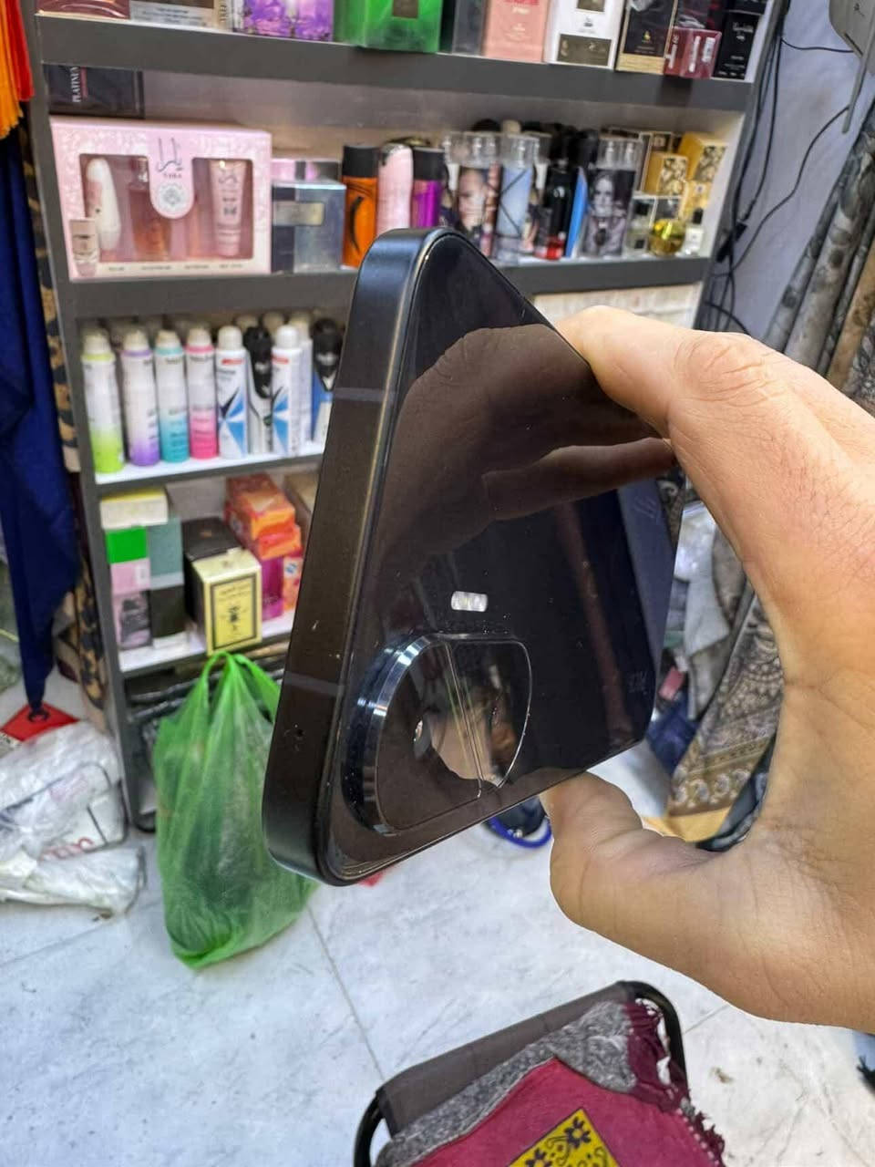 بوكه F7ااذاكره 512 البطاريه مشحون 80 مره غراضه كامله مستعجل على بيعته السعر 475 قفل  رقمي ***********
