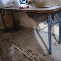 ميز للبيع سعره ١٥ 07500507307