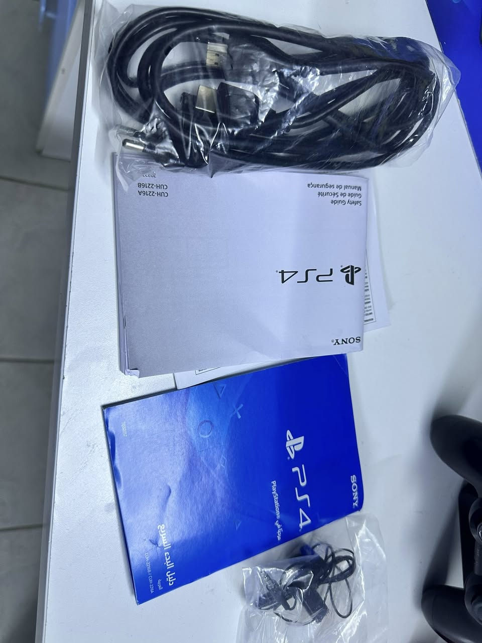 السلام عليكم للبيع بلي 4 سلم نص تيرا اوربي
الجهاز نضيف جداً ممفتوح نهائياً اشتريتة جديد على ايدي ومحافض عليه تجي ويا ملحقاته الي بالصورة جويستك اصلية والثانية تجارية حتة السماعة مال سوني الاصلية ام الواير مفاتحها رايدة ب250 وبي مجال بسيط الشراي يطبلي على واتساب مكاني بغداد الدورة ملاحضة الجهاز ممهكر اونلاين محدث اخر تحديث 
***********
