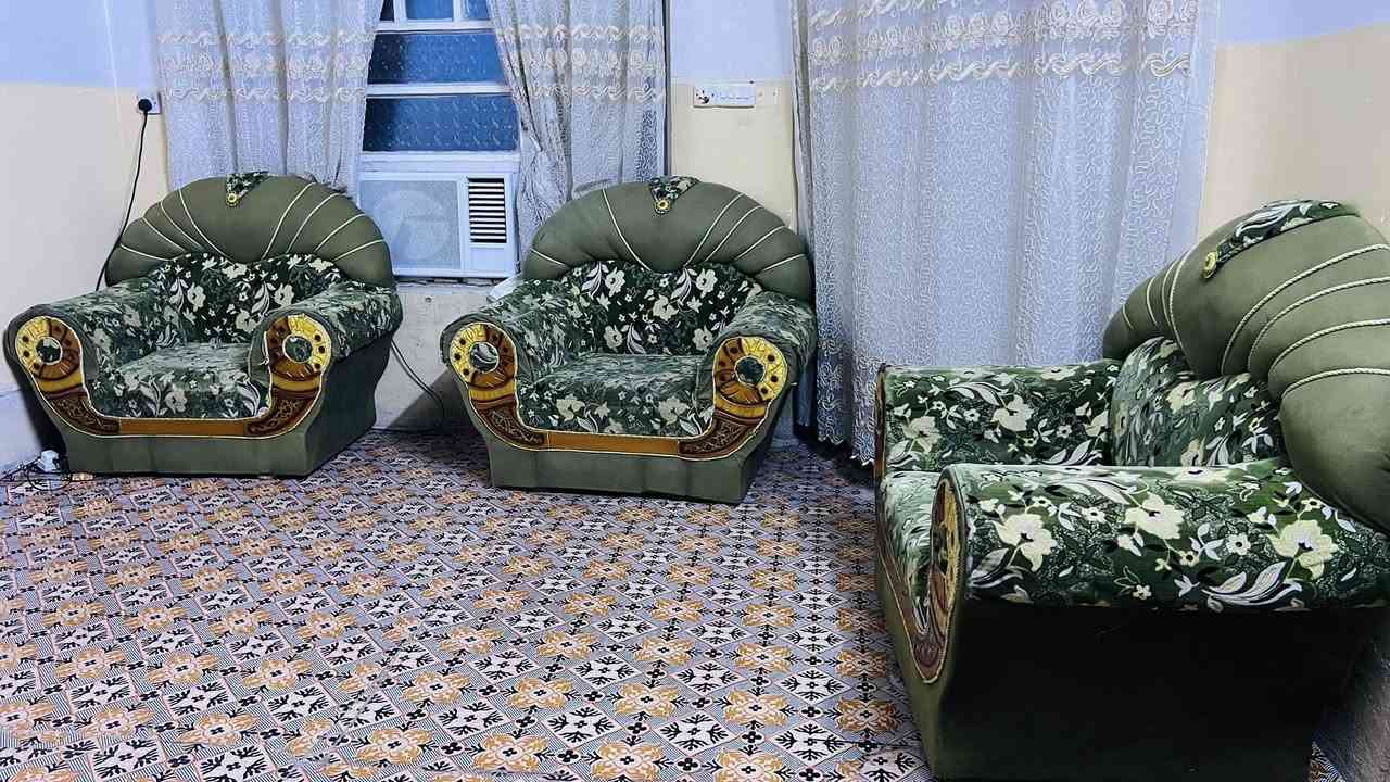 للبيع المستعجل 🚨🚨 📞📞 ***********
ملاحظة كل الاسعار بيهن مجال للشراي

غراض بيت صورهن والتفاصيل كما موضح:
1-براد ماء شغال من دون اي نقص السعر 25
2-لوحات جدارية الصغار 7000 الجبيرة 15000
3-زوالي  ثنين زوج مشابهات قياسهن 3*4 سعر الاثنين ب80

ووحدة فردية 3*4  السعر 40 
وحدة جبيرة قياسها 6*4 السعر 60
وكاربت قياس 6*4 السعر 60
وكاربت 3*4  السعر 30 
ومدات متشابهات عدد 3 وقياسهن 2*3  السعر كلهن ب40

4- ميز تلفزون السعر 25
5- تخم جلسة 10 مقاعد السعر 250 
6- ميز مراية السعر 25
7- زاوية السعر 50
8-كنتور صاج طابقين 6 بوب مثل ما موضح بالصورة نظيف وتكمة السعر 400 

🚨 ونفس ما وضحت اي سعر بي مجال للشراي موقع الغراض الطارمية حي الفارس
