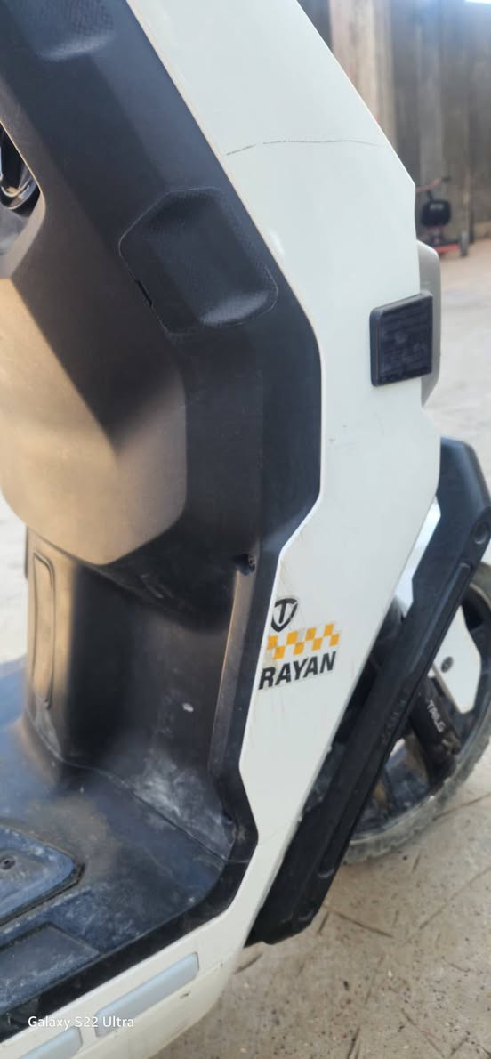 🔥 دراجة ريان شحن – وحش الكون 🔥
⚡ مستخدمة – 
🔋 البطارية الأصلية
شركة TAILG
نوع كرافين
تمشي بالشحنه الوحده 80km
⚡ 72 فولت
🔋 35 أمبير
📏 مسطرة
💰 السعر: ٩٠٠ وبيهه مجال
📍 المكان: واسط صويره 
***********
🚀 فرصة ممتازة للي يريد دراجة قوية ونظيفة وجديدة بسعر ممتاز
#معروض_للبيع
#دراجات_الريان
