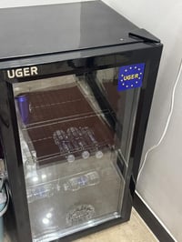 عارضة جديدة و صغيرة للبيع تنفع في غرف النوم و كل الغرف  للاستفسار 0770...