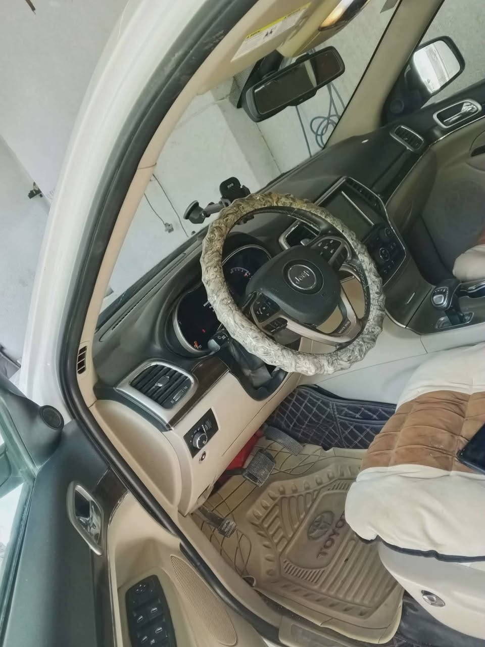 جيب وارد امريكي موديل14 فول مواصفات ماعدى الفتحه بصمه داخل بيج جنطه شفط كشن كهرباء تدفأه بلكشنات لايت زنون زرع عدسات يعني يسويلك الشارع نهار حادثه جاملغ وبنيد بدون دواخل وبعد بيه هواي مواصفات  السعر 180 ورقه وللعلم مبدل مكينه جديده مال كصه. وسياره بأسمي*********** الاتصال مكلف بل نشر
