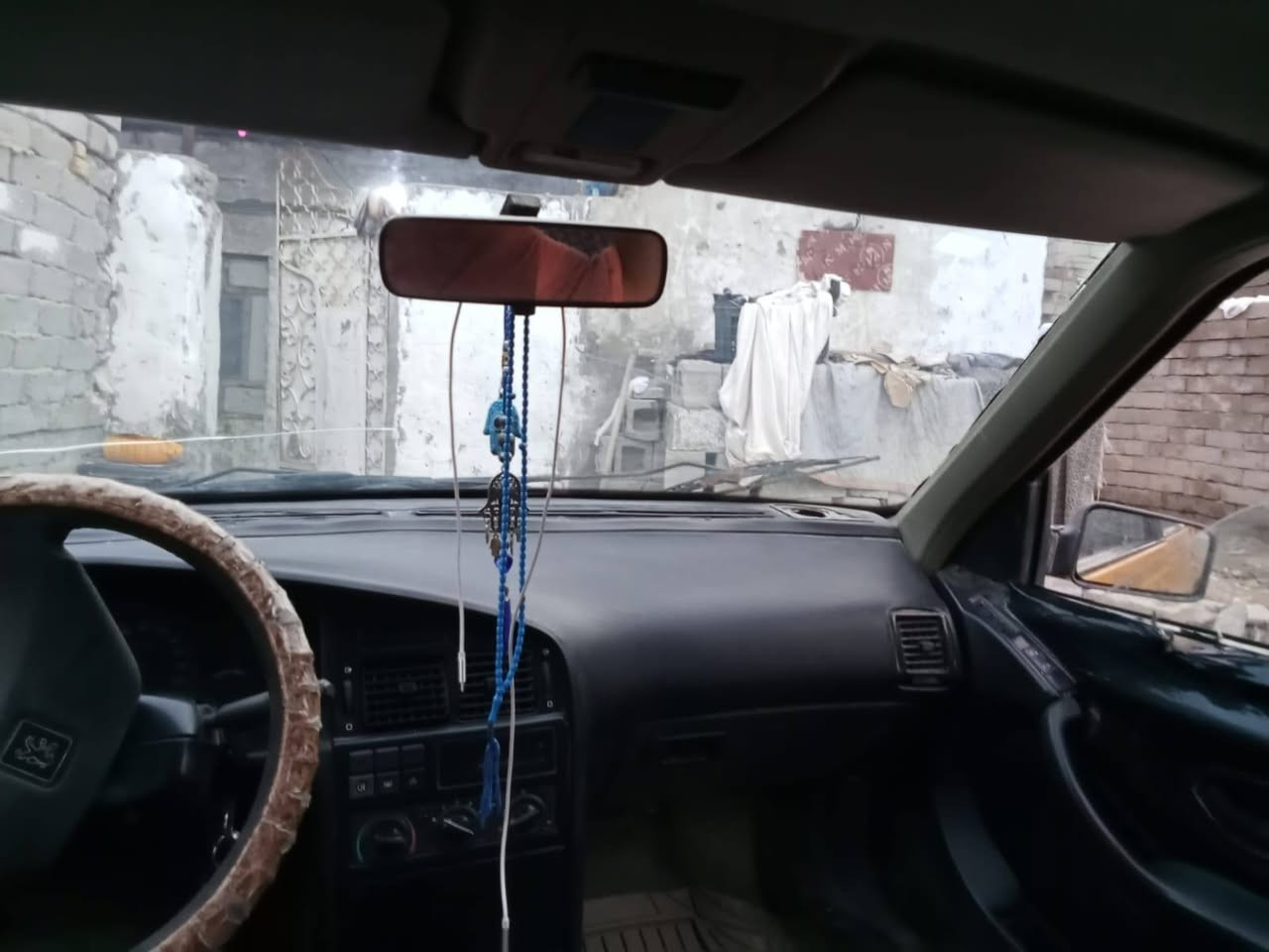 السلام عليكم سياره لبيع بيجو 405محور بيكاجو رقم بصره راعيه ماندله السعر 10وبيه مجال ***********
