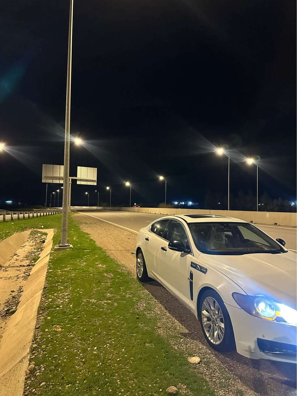 سەرەتا جوان بیخوێنەوە ئینجا نامە بنیرە جاگوار ٢٠١١ ٦پستن مبی سوپەر مەچینە حادی گیر مەچینە تەقەو رەقە تەبرید هەموو بەشەرت سەیارەکە بە ئەوەلیات دەفرۆشم بەشەرت کیشەی مەدەنی دزرای قەرداری هیچ مووشکیلەی تیدانیە بۆ فرۆشتنو گۆرینەوە نرخى ٨٠$مەحامەلە بۆ زانیاری زیاتر پەیوەندی بەو ژمارە تەلەفۆنە بکەن *********** أربيل, العراق
