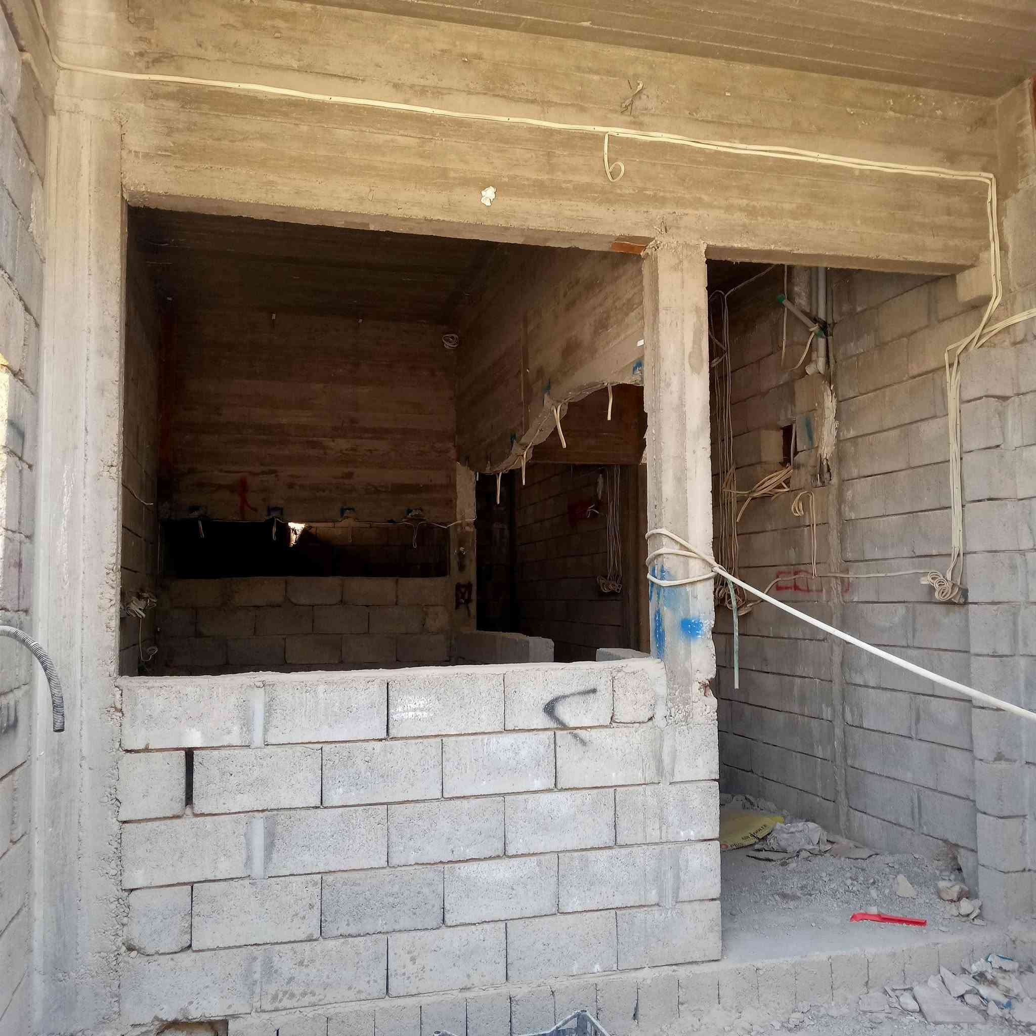 عروض مكتب انوار الخير
هيكل للبييع طابقيين حي الكندي 
الموقع مزرعه بيت حديد
مساحه ١٠٨ متر طابق الول استقبال ومطبخ وغرفه نوم وهول 
وصحيات 
طابق ثاني ٣ غرف نوم وصحيات 
وبيتونه 
مسس مجاري وكهربائيات
صنف الرض بستان ملك صرف
اي استفسار الاتصال على ارقام المكتب 
***********
***********

