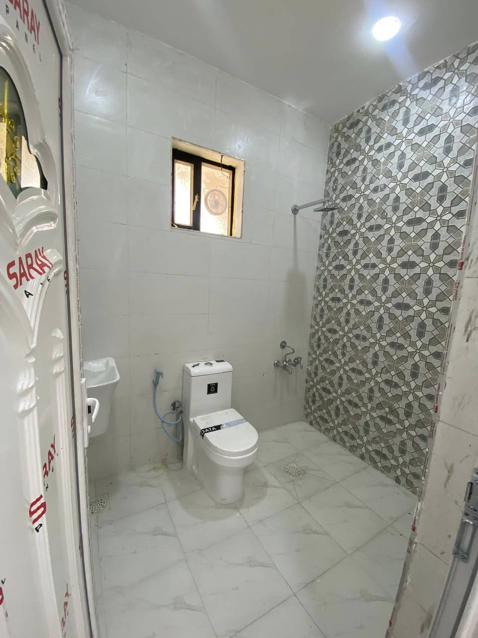 شقق جديده زيرو للإيجار
ب سعر ٥٠٠-٥٥٠ فقط (للعوائل فقط)
📍 الاعظمية-سوق الاعظمية مقابل ابو حنيفه
غرف نوم عدد (٢)
صاله 
مطبخ 
خدمات 
بالكون 
ملاحضة:البنايه تحتوي على ٤ شقق فقط
درج وليس مصعد 
للتفاصيل :***********
