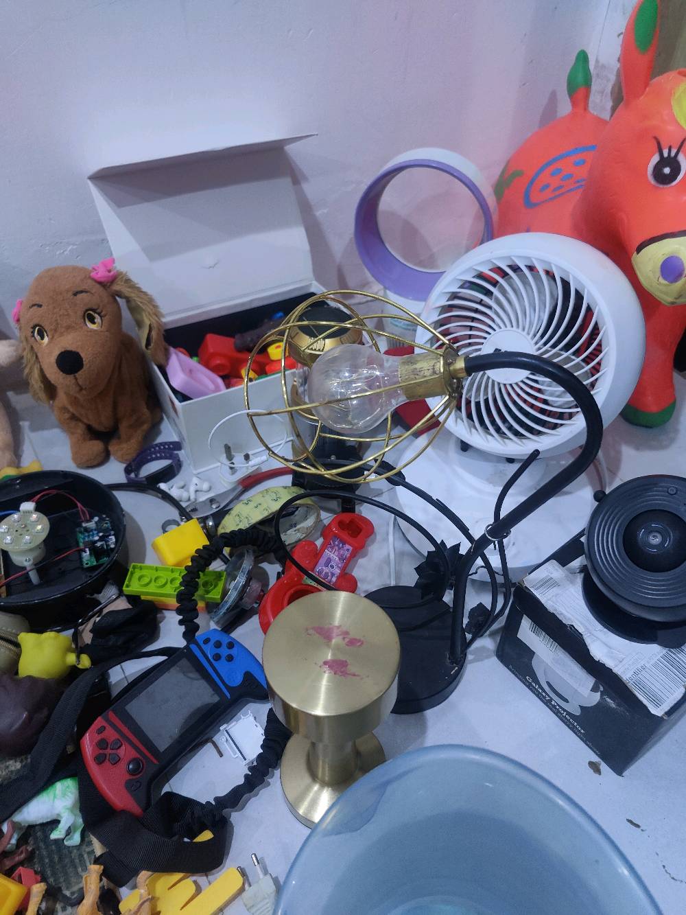 غراض للبيع العاب  وغراض اكترونيه وشغاله