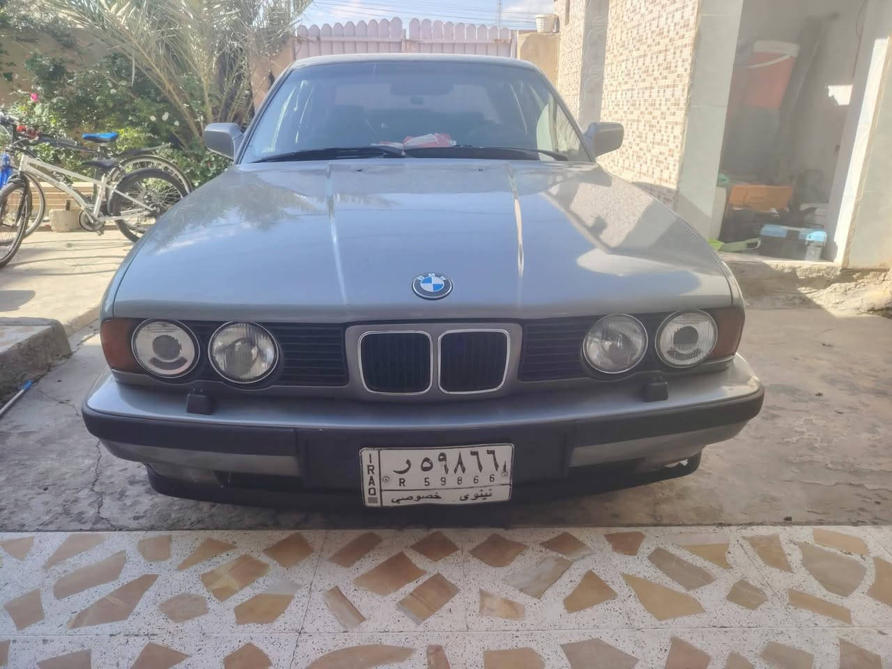 ب ام525البيع سعرها 45 وبيها مجال 
سياره  فول  اللون رصاصي موديل 1988 وضع شركه مصبوغه عام جماليه بدون اي حادث شرط تبريد  طخم امامي خلفي  جديد داخل نظيف كشنات  جلد محرك فل رقم نينوى اجنبي  اني الشرعي  شرط التحويل تاريرات جديده  كير اوتوماتيك بكان سيارة موصل السعر45ورقه وبيها مجال الاتصال على الرقم التالي *********** ***********
