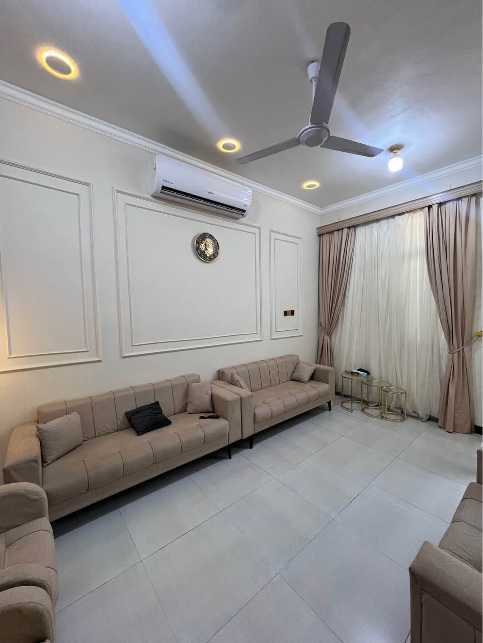 السلام عليكم دار للبيع مساحة 100 م منطقه حجي حسن دكتور حميد اول فرع منطقه حلوه هادئه   البيت معروض مع الاثاث. بناء 2025  شرط كله درجه اولى  اي استفسار اتصال ع الرقم *********** عمارة, ميسان
