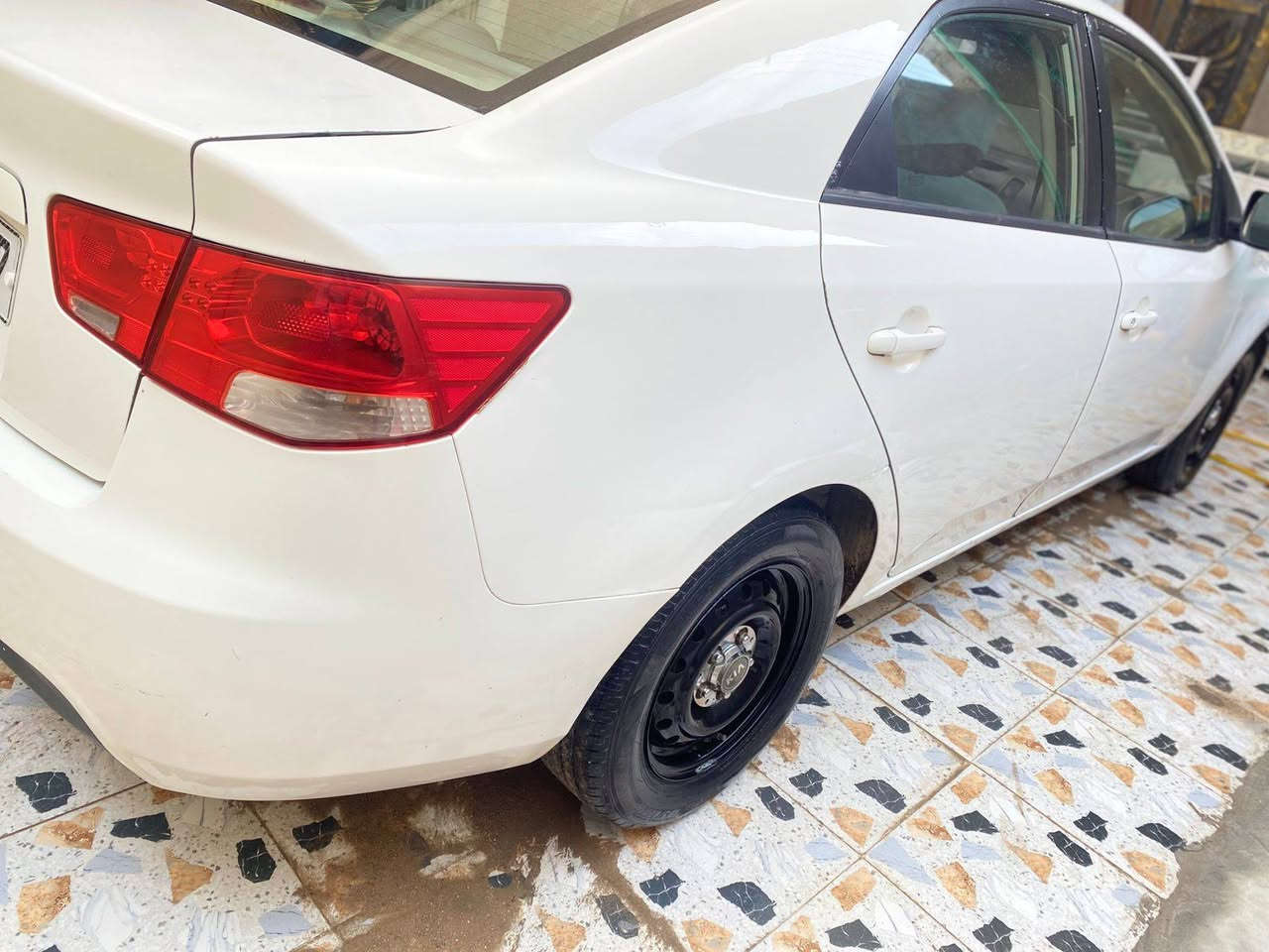 كيا سيراتو خليجي مديل ٢٠١١ مكينه 1600 رقم انكليزي ذي قار بسمي السياره بيها مكانات بارد
السعر 90 وبيها مجال للشراي 
***********
