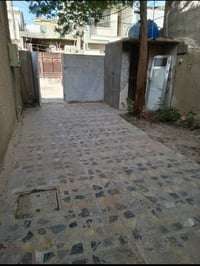 دار للبيع سكنية بموقع راقي ومخدوم في (شهداء السيدية). 📌 تفاصيل: ▪️ الم...