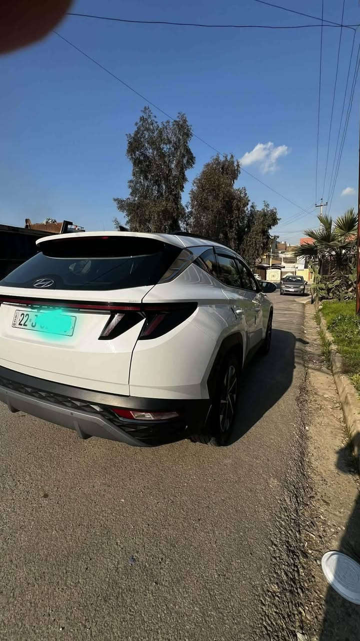توكسون موديل ٢٠٢٤ كوري محرك ٢٠٠٠ دوش ماشيه ٣٣ كم سعر ٢٢٠ وبيها مجال بيها بارد شبرين اسفل باب السايق والخلفي بدون اي داخل مواصفاتها معروفه جديده وضع شركه فول فول عدا فتحة السقف 
***********
