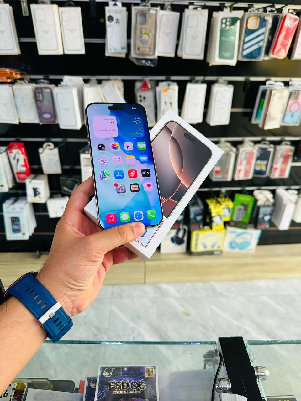 سلام عليكم❤️
📱 للبيع آيفون 16 برو ماكس

* السعة: 256GB
* البطارية: 93%
* الجهاز بلاد (أصلي 100%)
* لا مفتوح ولا مصلّح ولا مبدل أي قطعة
* وضع شركة بلادي وتر بروف
* كلشي شغال تمام: نت، صوت، اتصال 👌
* جهاز نظيف جداً وخالي من المشاكل

🔒 الضمان:

* ضمان فحص لمدة يومين

📍المكان: بغداد / مدينة الصدر / قطاع 23

💰 السعر: 1,325,000 نهايته

📞 للتواصل: ***********
