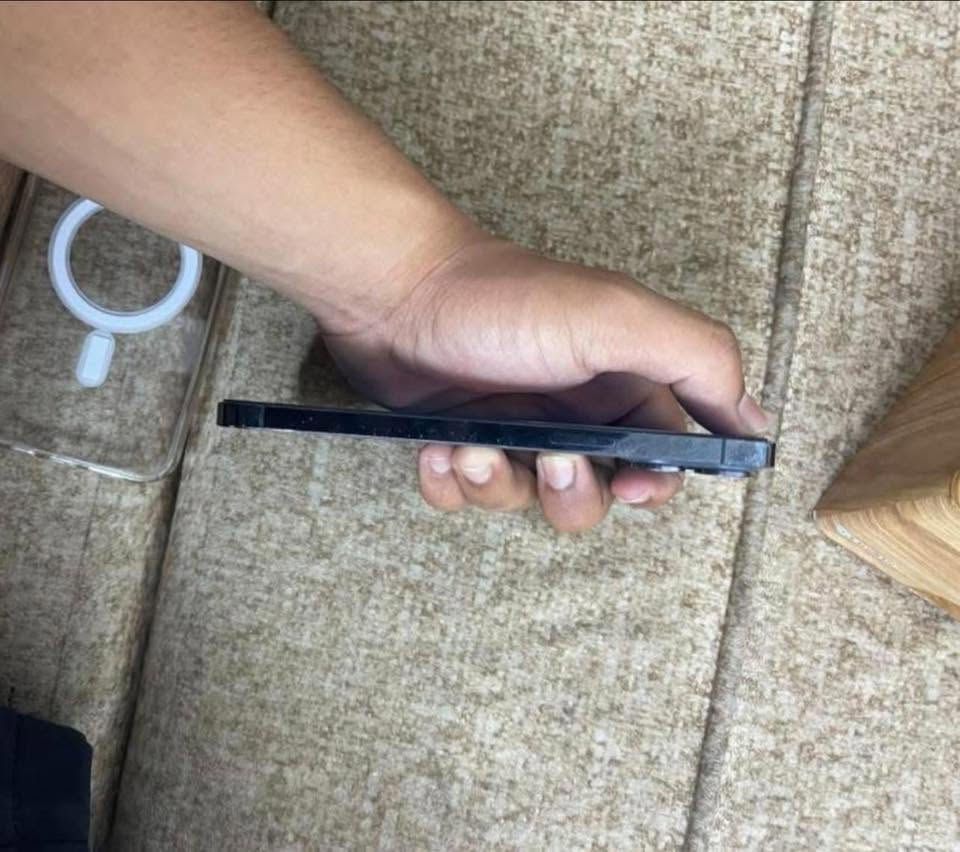 ايفون 12 برو ماكس ذاكره 512 نموذج M بطاريه 77 مبدل شاشه نوعيه جيده وفيس ايدي توقف من بدلت شاشه السعر ٣٧٠ الف قفل قفل بغداد الرئاسه ***********
