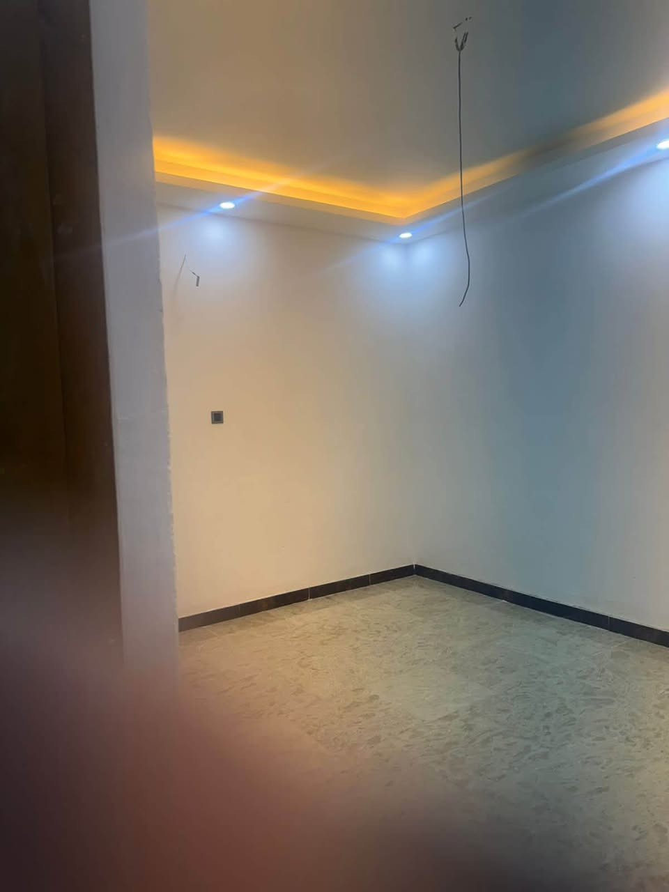 بيت بالجامعه للايجار غرفه وصاله فوك وغرفه وصاله ومطبخ واستقبال جوه سعر الايجار ٦٠٠ اتصال *********** منطقه ال٢٩ خلف الناسخ
