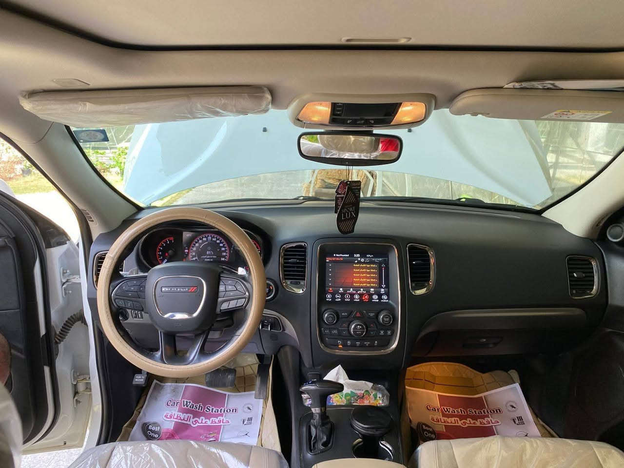 دوج دورانكو خليجي 2020 GT رقم بغداد معروفه مواصفات ال GT
محرك V6 سعة 3.6 لتر  اطارات 20 بوصة ، شاشة 8.4 بوصة، فتحة سقف، ومصابيح LED، كشافات ضباب LED، مصابيح أمامية زنون، صندوق كهربائي.
الغرفه الداخلية  كشنات متصل 7 مقاعد (جلد)، مقاعد أمامية تدفئه مع ذاكرة، شاشة ترفيه 8.4 بوصة تدعم Apple CarPlay و Android Auto.
تحذير النقطة العمياء، حساسات خلفية، كاميرا خلفية، نظام مانع للتصادم تشغيل عن بعد، محدد سرعة، نظام توجيه رياضي. 
السعر 
الحادث  طعجه بسيطه بخشم الچاملغ الامامي عكس السائق مسافه شبر ومصبوغ فقط لاغير 
السياره مكفوله من كل النواحي ماعدا خشم الجاملغ  مثل ما مذكور مكان السياره ميسان العماره  
للاستفسار الاتصال على الرقم


**إذا كنت صاحب هذا الإعلان وتريد حذفه لأي سبب، رجاءا أرسل رسالة إلى الدعم الفني**