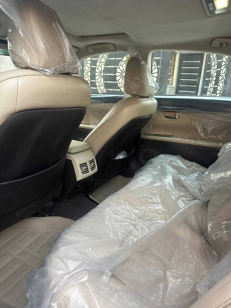 وين تشوف ارقي من هيج سيارة ب هذا السعر🔥😍
Lexus ES350 2017
لكزس اي اس ٢٠١٧( خليجي)

(رقم اربيل باسمنا شرط التحويل) 

مواصفات (مقاعد تدفئة تبريد خزن-فتحة سقف-حساسات ٣٦٠ درجة-رادار امامي و جانبي-تدفئة المقود-لايت LED-تبريد مركزي _بردة خلفية بلاد_تبريد كشنات امامية خلفية+ستيرن_كشنات كهربائية_بيبان شفط+صندوق كهربائي)

السيارة مفولة مواصفات 1/1

مكينة ٦سلندر حجم3.5لتر تنفس طبيعي
 السيارة بحالة جداً ممتازة 

ضرر السيارة بابين سكن بدون دواخل نهائياً 
صورة الضرر مرفقة مع الصور
السيارة كلش حلوة و نظيفة

السيارة رقم  الدولي سنوية ب أسمنا و اكيد شرط التحويل 
مكفولة من كير و محرك و كهربائيات

و ب سعر(205$) ورقة فقط 

مكان السيارة_ كركوك( ***********) كركوك, العراق
