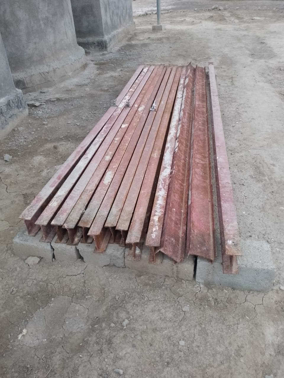 سلام عليكم
شيلمان ثقيل للبيع العدد 13 الطول 4 متر 
***********
