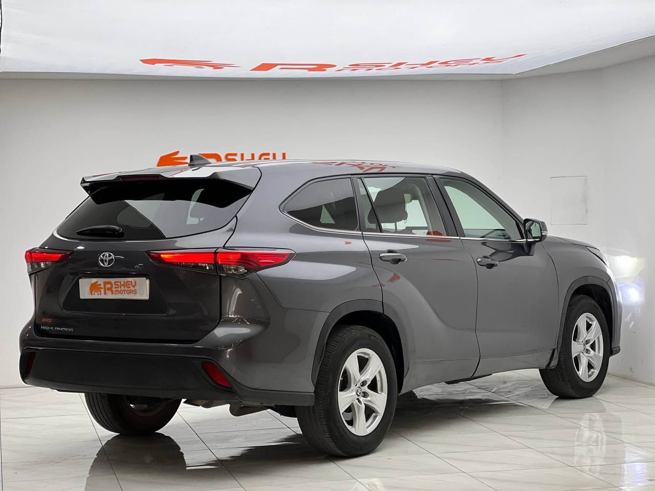 Toyota Highlander 2023
تويوتا هايلندر ٢٠٢٣
مواصفات L

مكينة ٤سلندر+توربو حجم ٢.٥لتر
ماشية 127,000 ميل

ضرر السيارة اربع قطع بنيد و جاملغ و بابين بدون دواخل ايرباك ستيرن و دكمة سستم شركة
السيارة كلش حلوة و نظيفة

السيارة رقم دهوك الدولي سنوية ب أسمنا و اكيد شرط التحويل 
مكفولة من كير و محرك و كهربائيات

و ب سعر(235$) ورقة و بيها مجال

مكان السيارة

دهوك -معرض ارشف R-Shev
رقم51 من معارض التيرمينال 

***********
*********** دهوك, العراق
