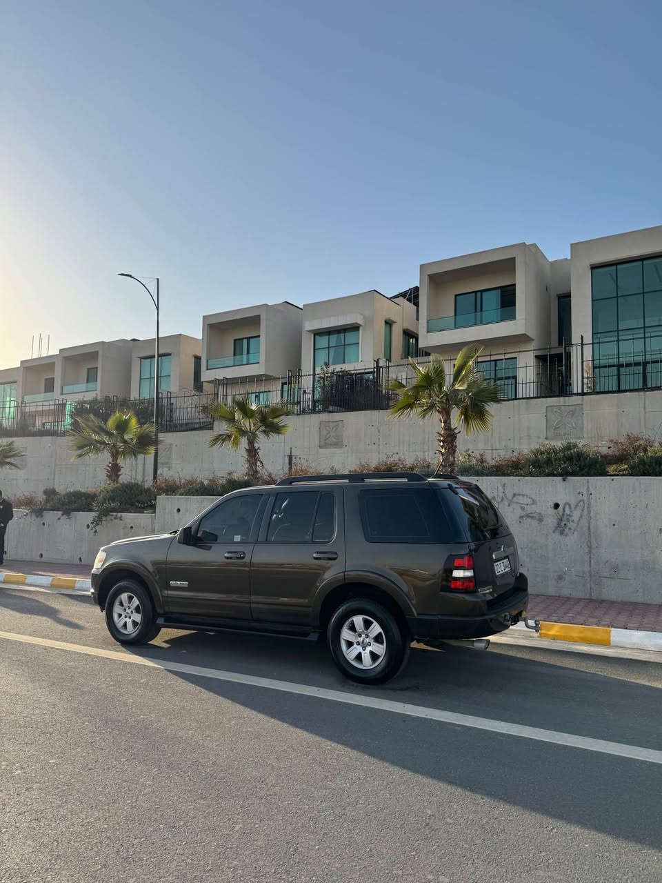 ford explorer 2008  
‎کلین کلین بیدەعم لیدران  قەترە بۆیاخی نییە 
‎1-سفری شەریکەی NIva
‎2-سێ ڕیز کوشن واتە ٧ نەفەرییە
‎3-تەبرید مەرکەزی بۆ هەر ٧ کوشنەکەی
‎4-دەبڵ ئەکسل
‎5-تراکشن
‎6-ئاوێنە دژە فوول 
‎7-سلاید 
‎رەقەم سلێمانییە -سەنەوی تا ٢٠٣٠ تازەیە 
‎نرخی ٩٤ گەلا کەمیک مامەڵە
*********** السليمانية, العراق
