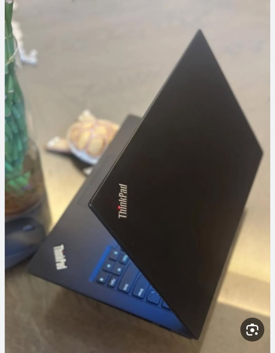السلام عليكم

لابتوب Thinkpad من شركة lenovo
T70
لابتوب كلش حلو ومرتب ونظيف
مواصفاته :
المعالج : intel core i 5
الجيل : السادس
الرام الخارجي : 8GB
المساحة : SSD 256
ويندوز  : 10 برو
حجم الشاشة : 14.3 
بصمة اصبع بالجانب

البطارية ليثيوم تنطي وقت 3-4 ساعات 
شحن سريع

المنافذ  :
يحتوي على 3 منافذ USB
منفذ تايب سي 
منفذ AUX مال سماعات
منفذ HDMI حتى تعرض الابتوب بشاشة
منفذ Sd للرام
منفذ  كيبل Lan

منصب عليه وورد واكسل

السعر  : 230 ألف وبيها مجال بسيط

رقمي :***********
مكاني : نجف
الي يريد توصيل لأي محافظة اكدر اوفر اله إن شاء الله

