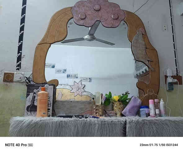 غرفه نوم للبيع تسكام قديم للبيع ام 5 
السعر 250الف وبيهه مجال مكاني كوفه 
***********
