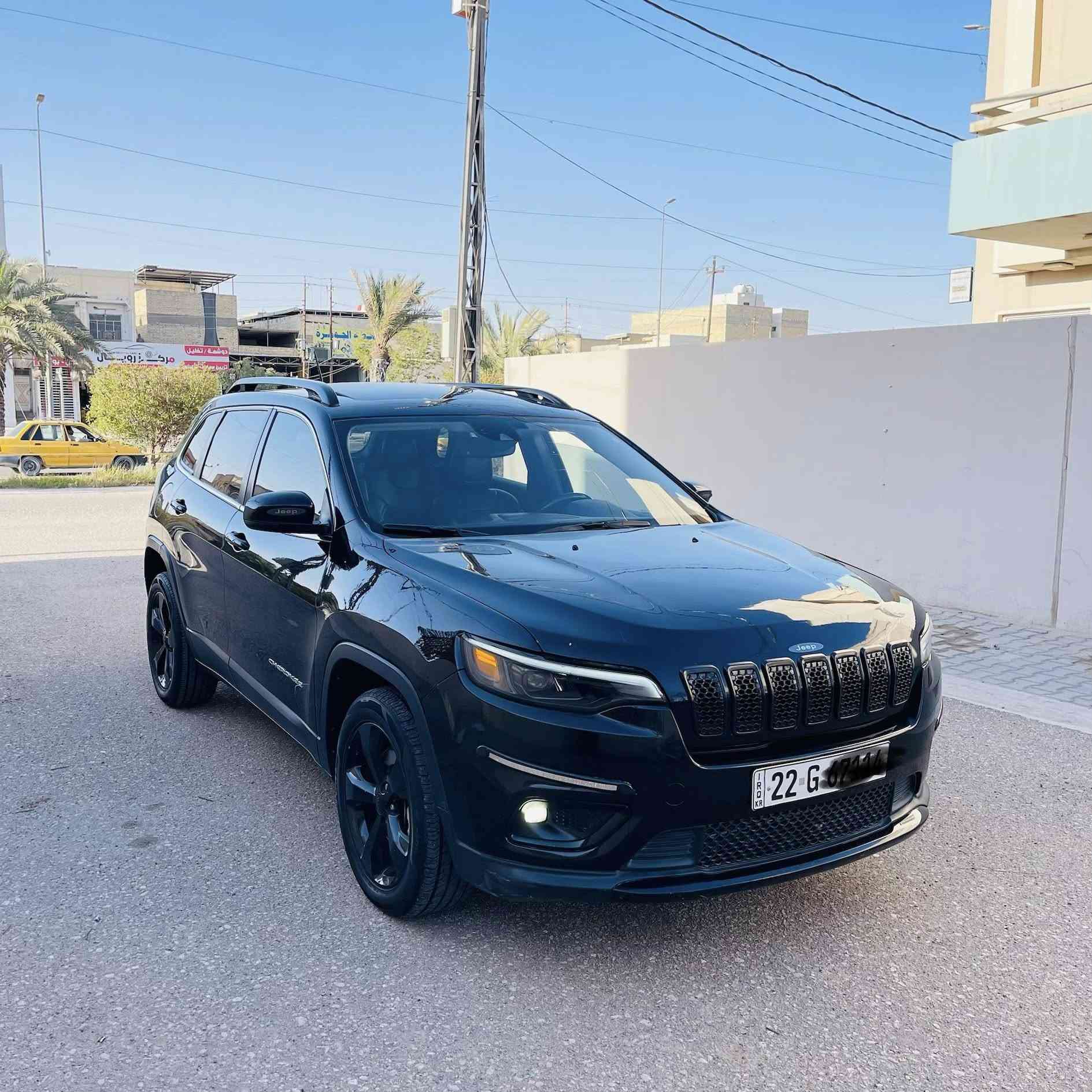 السلام عليكم

جيب شيروكي بزون

السعر 138$

الموديل : 2019 

نوع الحادث :  بنيد ونصف الجامع الامامي بدون ايرباك بدون ايرباك وبيه 3 رصعات بالقمارة 

الــمــواصــفـــات :-

1 - محرك 6 سلندر 3200

2 - كشنات جلد اسود

3 - شاشة وسط للتحكم في ايعازات السيارة

4 - تبريد قطعتين امامي خلفي

5- لايت زنون + كشاف

6- رقم أربيل دولي تحويل مباشر  

7 - تبريد ثلج ❄️

8 - منافذ USB امامي خلفي

10 - تحكم ستيرن جهتين

12 - نضام ABS مانع انزلاق

13- سايد بريك بصمة 

16- كشن حضن 

17- حساس خلفي

18-أوتو بريك

19- نضام قياده

20-تريشه كروم بلاد

21- بصمه

وبعد بيه هواي مواصفات السياره جاهزه وبالواقع احلى من الصور وجاهزة من كلشي اطارات جدد 

مكان السياره نجف حي القادسية قرب مجمع عماد سكر 

+964 781 394 0936 للاستفسار
