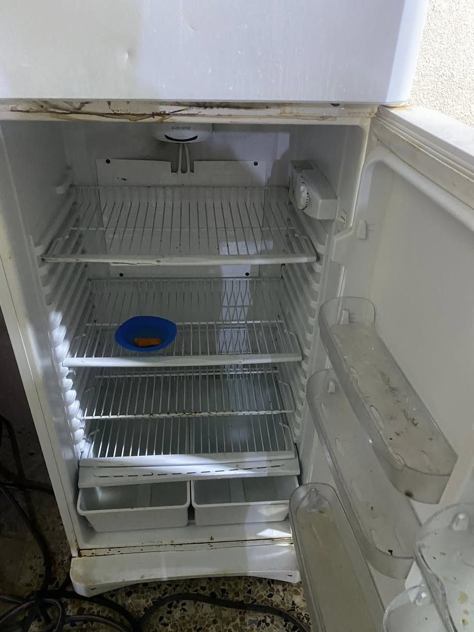 ثلاجه البيع مستعمل ماطور جديد 
السعر ١٠٠ 
الرقم ***********”
